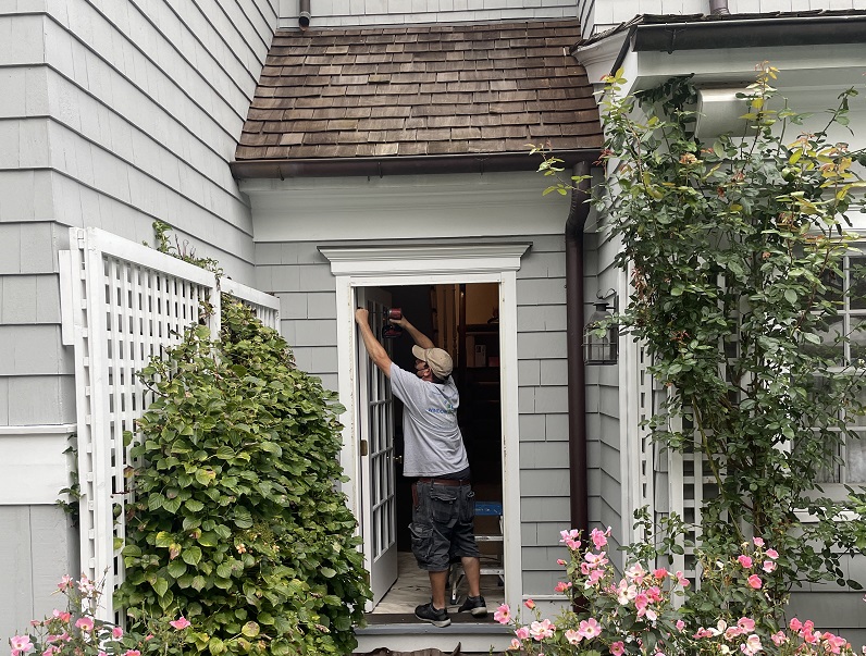 Removal of the old door 